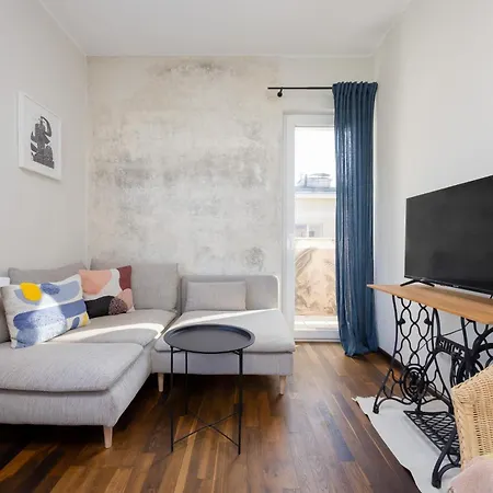 Bright In Downtown By Renters