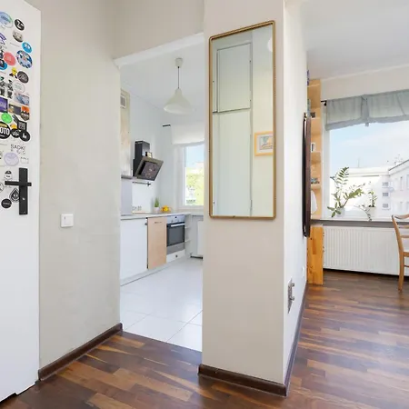 Bright In Downtown By Renters